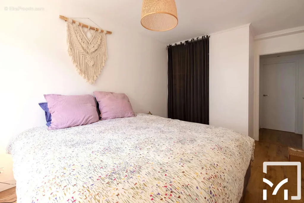 Bedrooms - Bright 4-Piece Apartment with Garden in Bougival