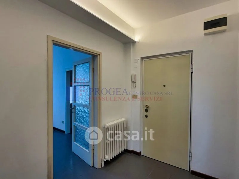 Entrée - Trilocale with Balcony in Bergamo