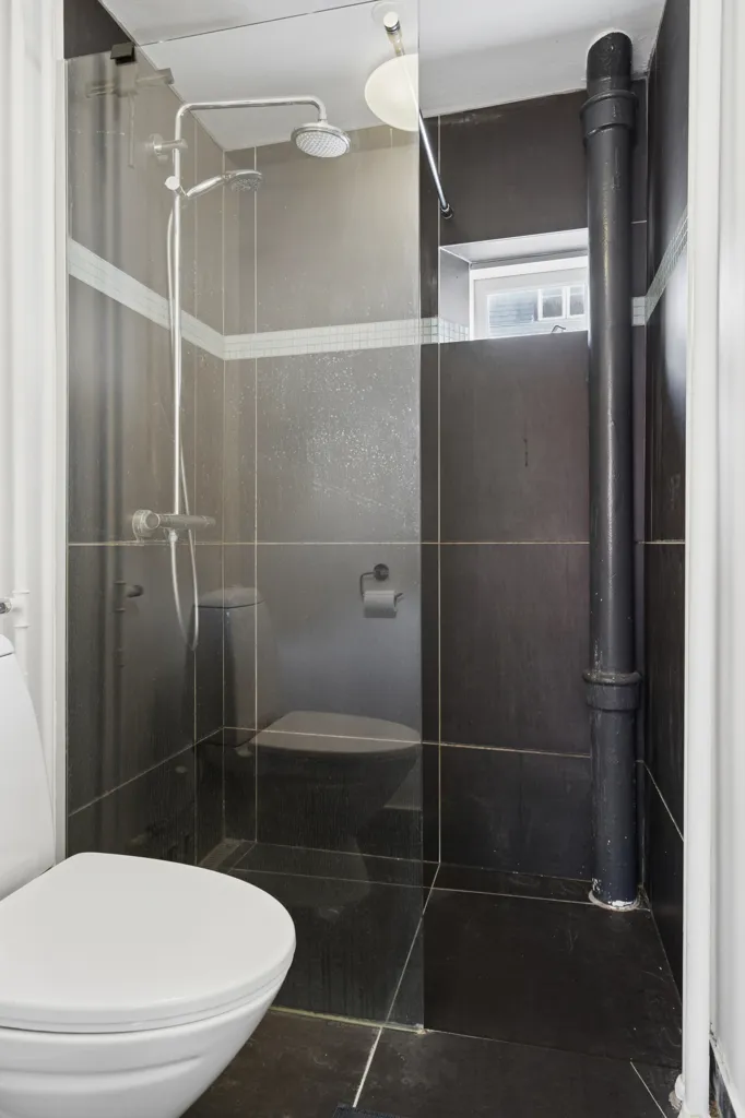 Salles de bain - Historic Flat with Original Features in Copenhagen