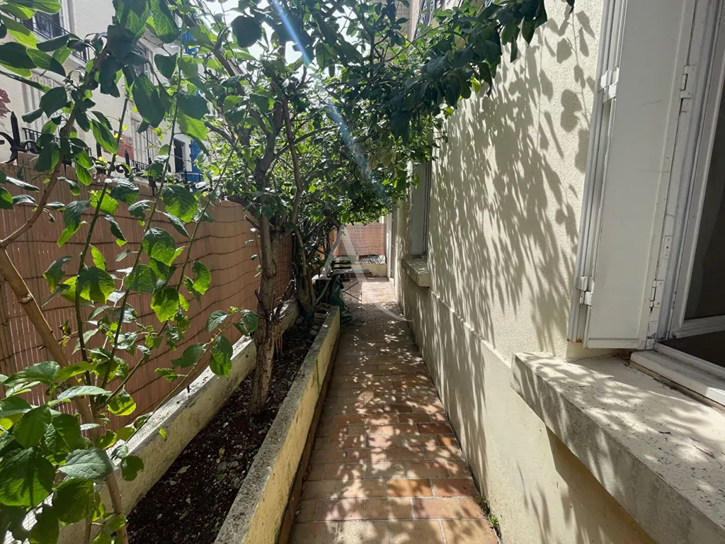 Garden - Charming Parisian Flat with Terrace on Butte Bergeyre