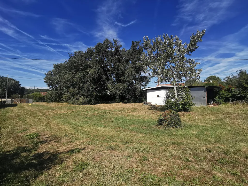 Aed - Constructible Plot with Pool Potential in Aussonne