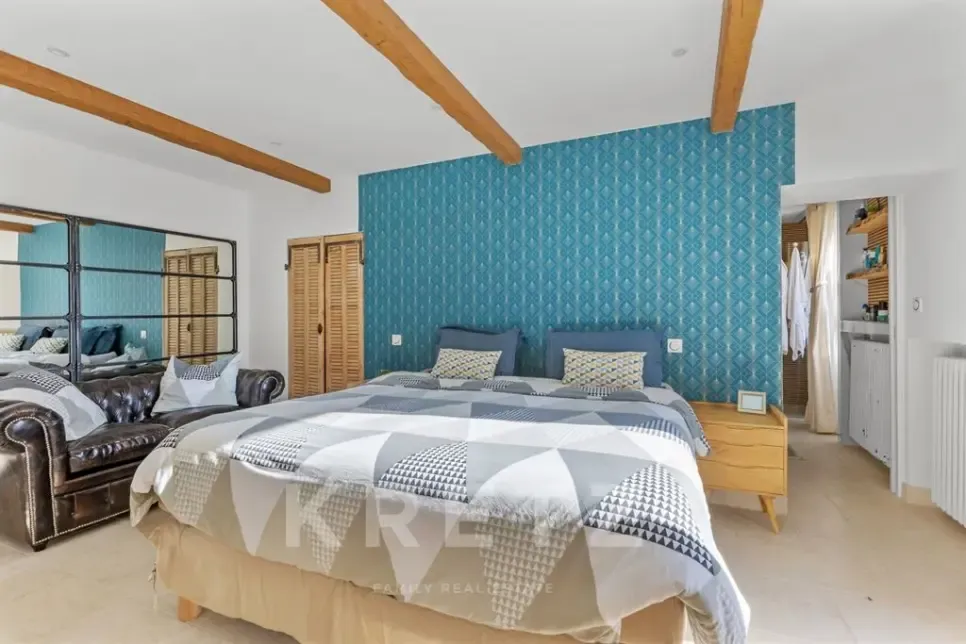 Magamistoad - Rustic Estate with 3 Gites in Pierrevert