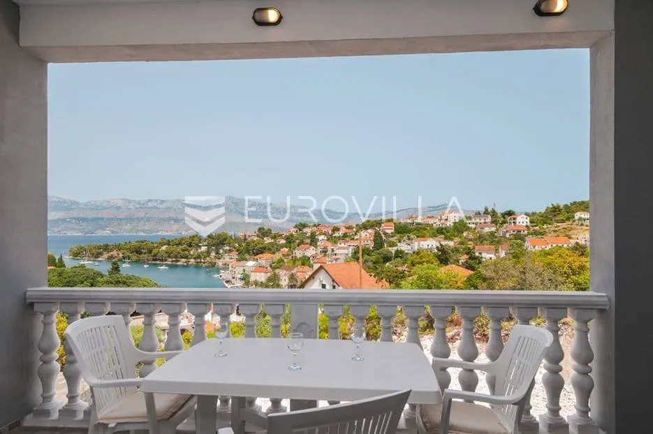 Terrass - House with Sea View in Brac, Splitska
