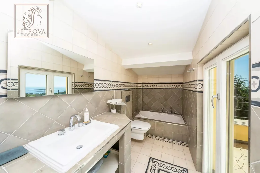 Vannitoad - Villa with Sea View in Prestigious Menton