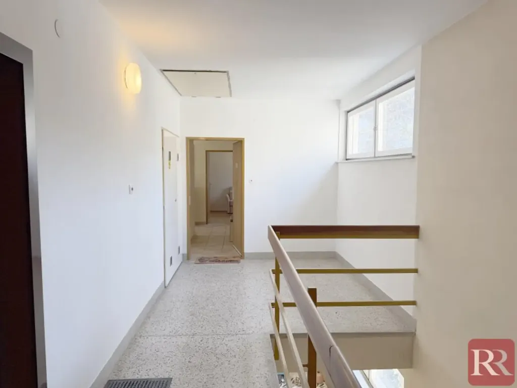 Esik - 3-Bedroom Apartment with Balcony in Kritzendorf