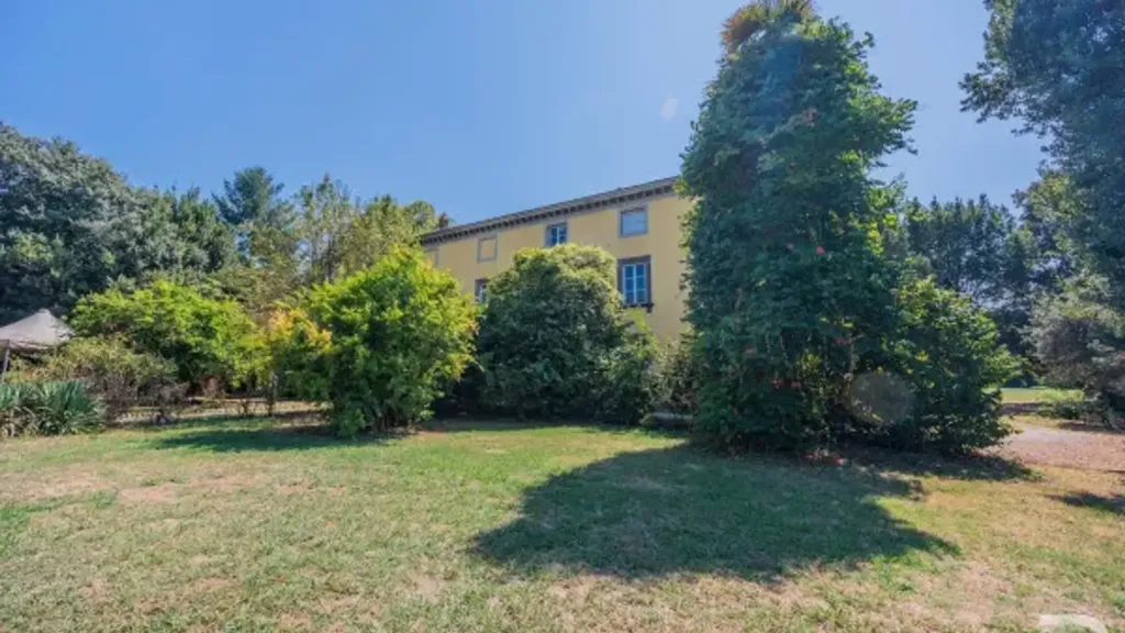 Aed - Historic Villa with Garden in Lucca