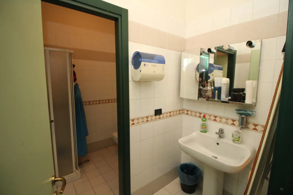 Vannitoad - Office with Parking in Central Lainate