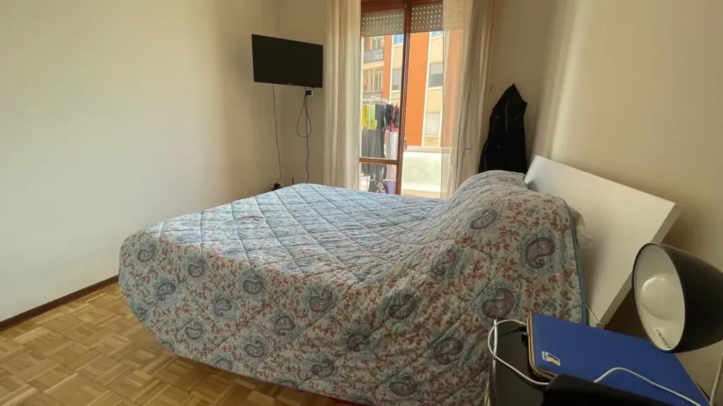 Chambres - Modernised Apartment with Balcony in Piacenza