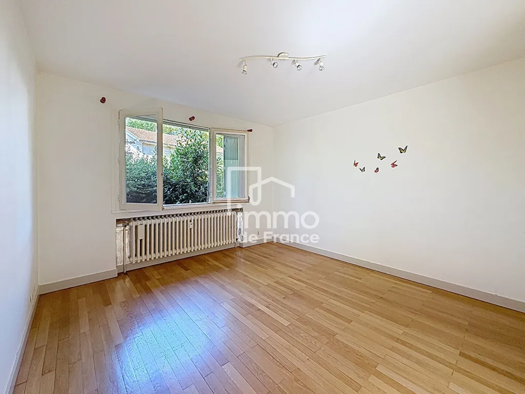 Stanze - 2-Bedroom Flat in Secure Residence, Bourg-en-Bresse