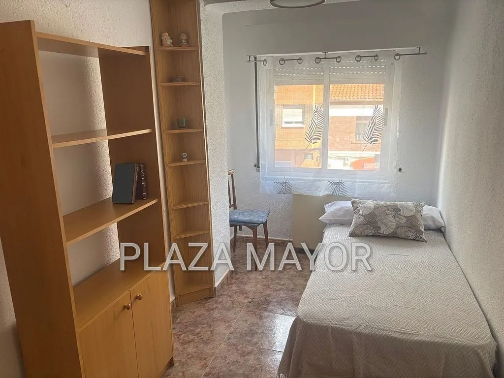 Chambres - Furnished Flat with Balcony in Rollo
