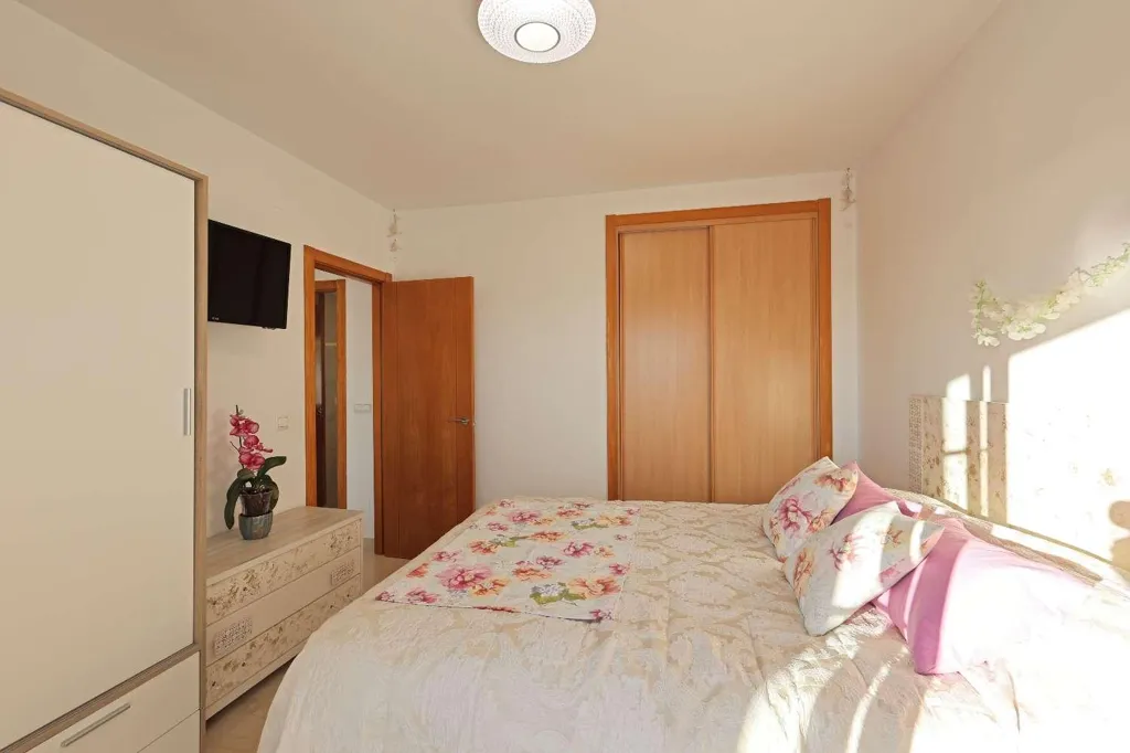 Magamistoad - South-Facing Villa with Sea Views in Torrox Park