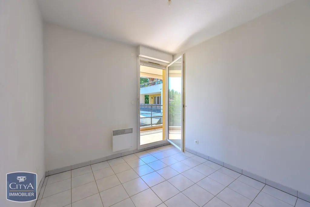 Stanze - 3-Bed Apartment with Terrace in Carpentras