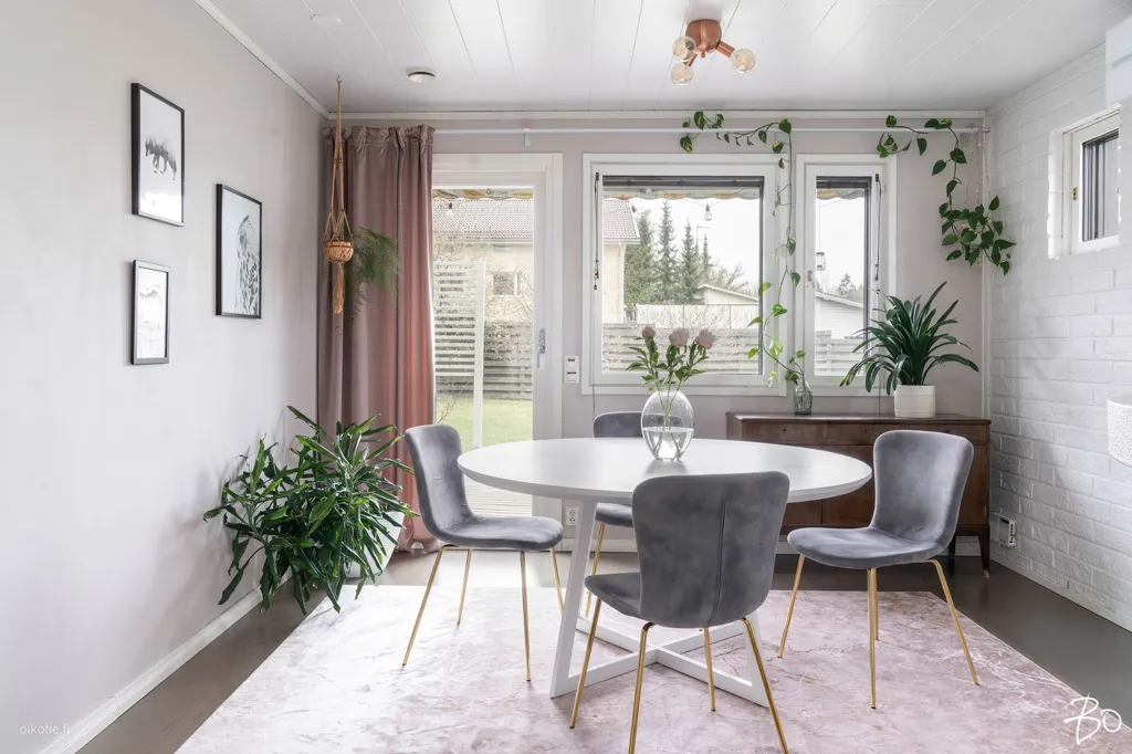 Söögituba - Duplex with Garden in Vantaa's Matarin