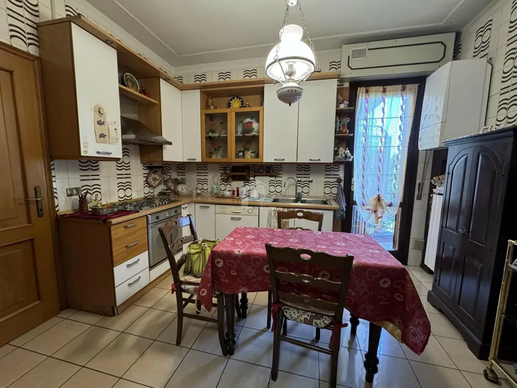 Salle à manger - Spacious Apartment with Balconies in Suzzara