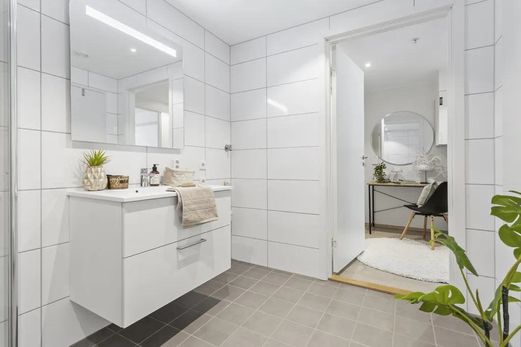 Salles de bain - Modern 2-Bedroom Apartment with Terrace in Nesttun