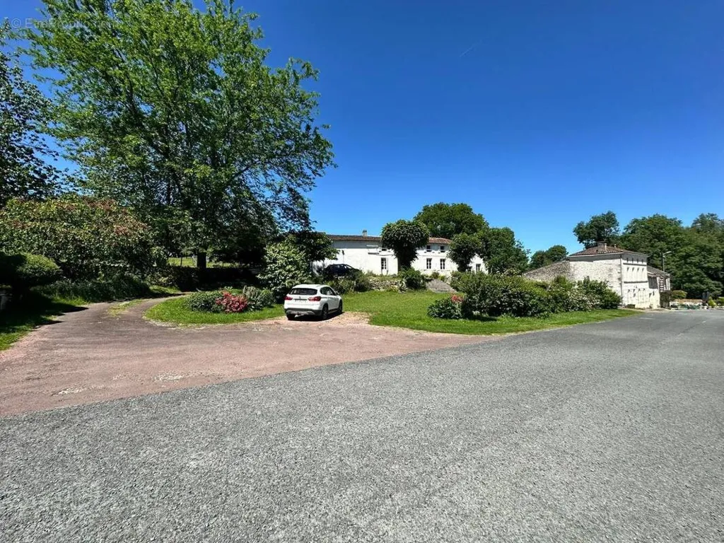 Extérieur - Ensemble Immobilier avec Jardin à Chaniers