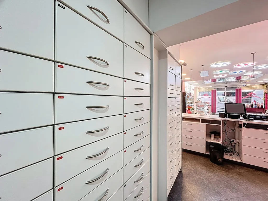 Kabinet - Commercial Space with Large Frontage in Brussels