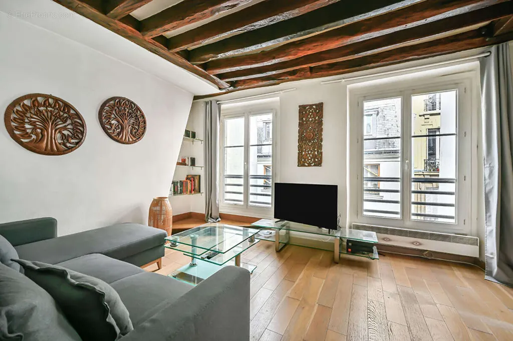 Séjour - Appartement Parisien avec Charme au 3ème Étage