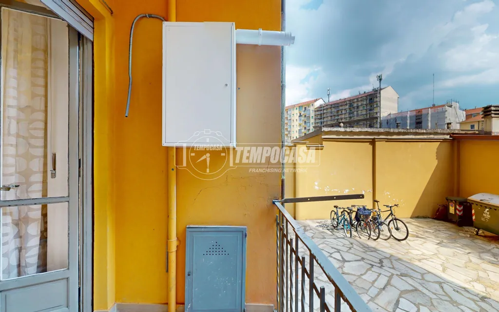 Balcon - Rear-Facing Flat with Balcony in Turin