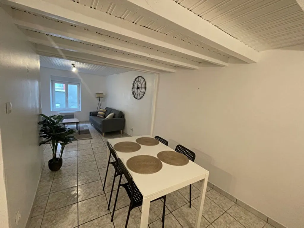 Sala da pranzo - Meubled Flat with Quiet Setting near Amenities