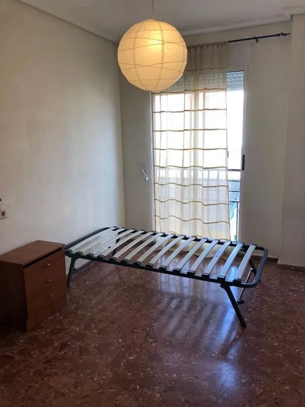 Chambres - 3-Bedroom Flat with Balcony in Albal