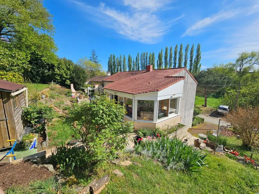 Jardin - Maison avec Jardin et Parking à Le Pallet