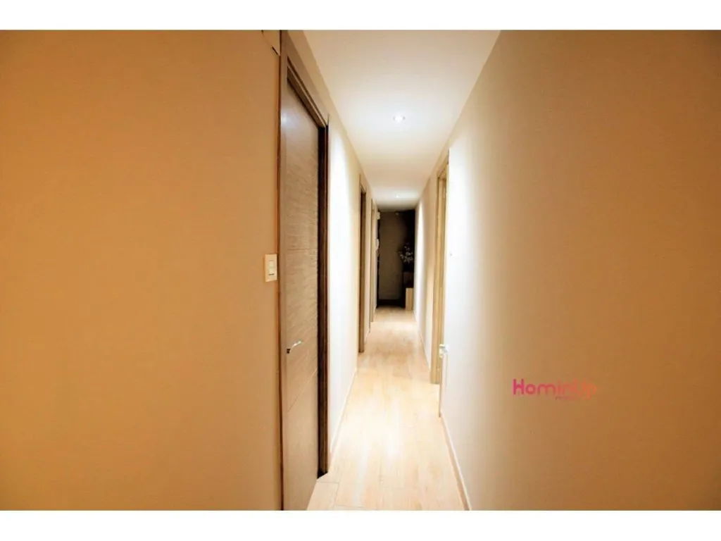 Esik - Three-Bedroom Apartment with High Ceilings in Bilbao