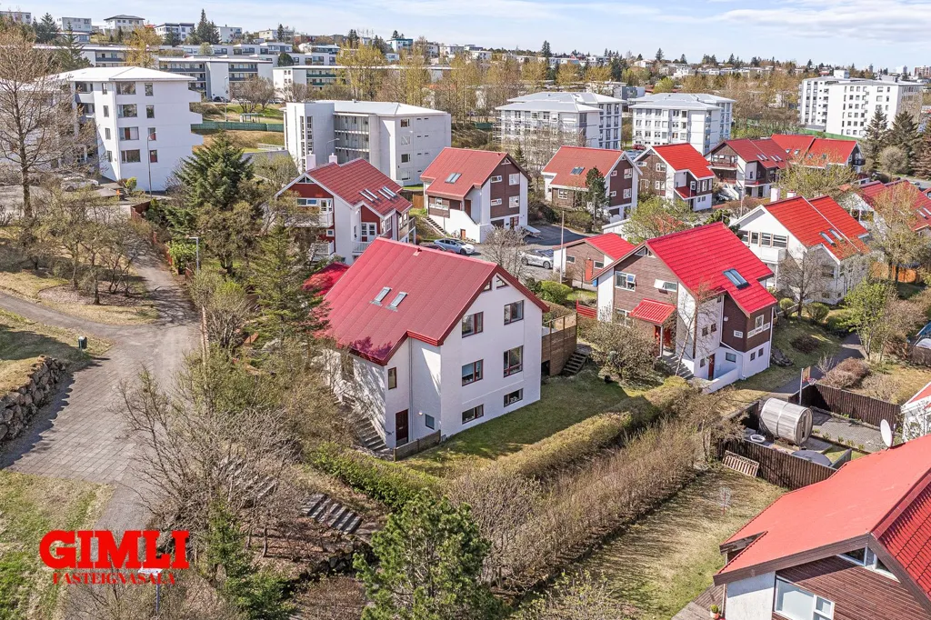 9-toaline maja asukohas Kópavogur