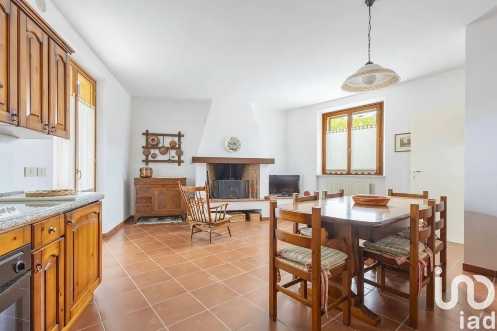 Köök - Spacious House with Balcony in Serra Sant'Abbondio