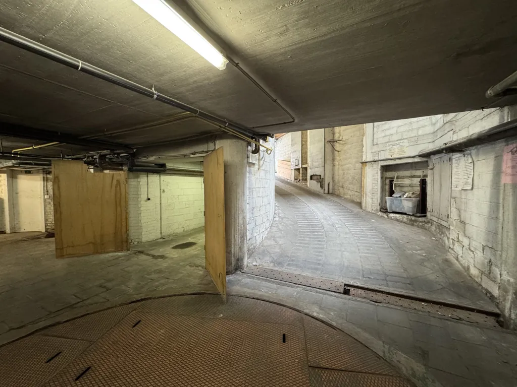 Garaaž - Underground Garage in Anderlecht