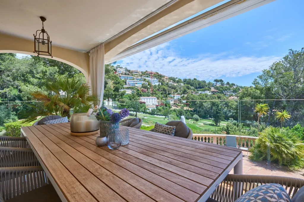 Terrass - Luxury Villa with Golf Views in Son Vida