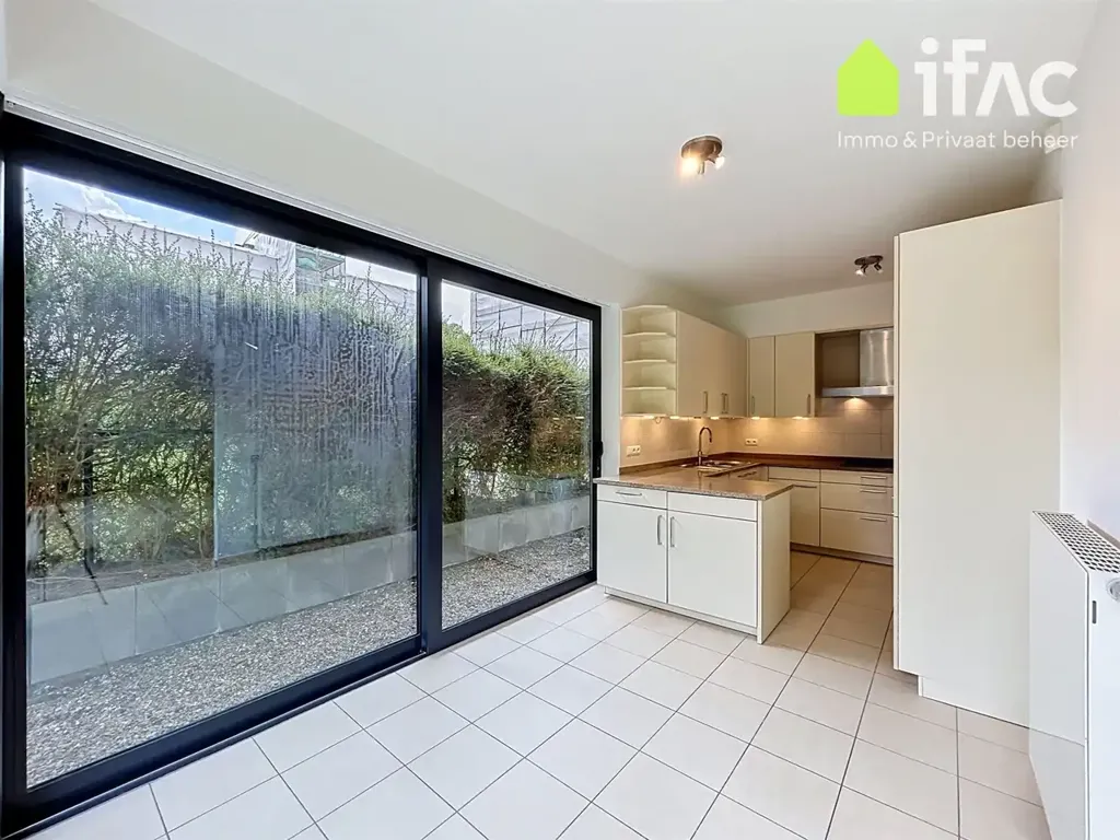 Cuisine - Appartement de Plain-Pied avec Jardin Privé à Ukkel