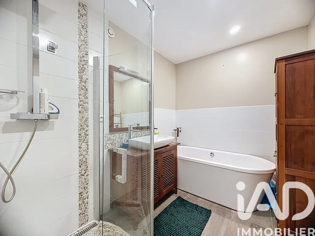 Salles de bain - Maison Mitoyenne avec Cour Privée aux Chartrons