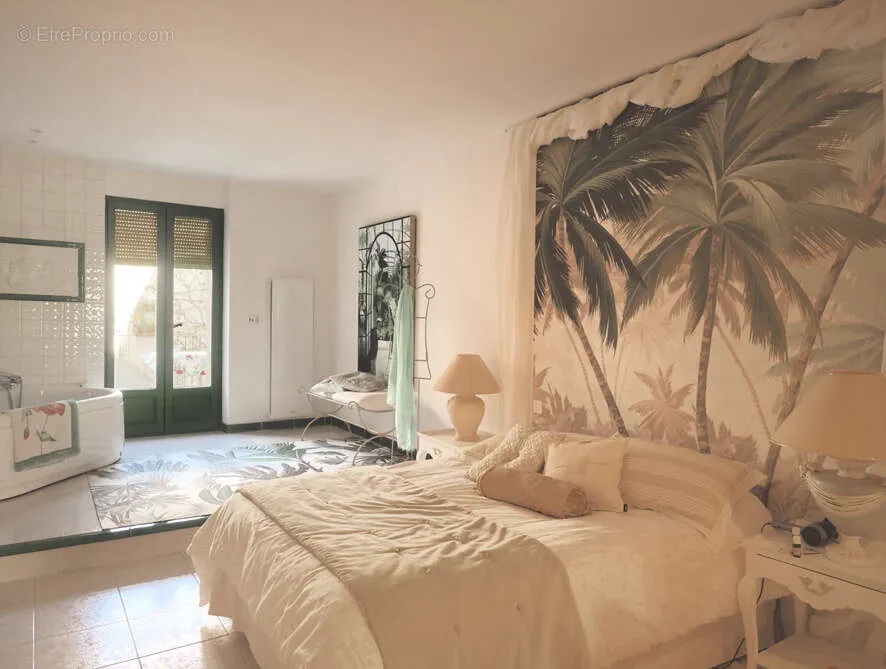 Bedrooms - Terraced Flat with Garden View in APT
