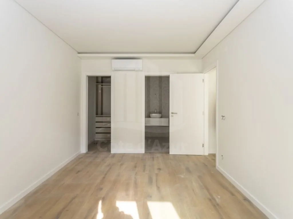 Toad - Luxury Penthouse with Bay View in Almada