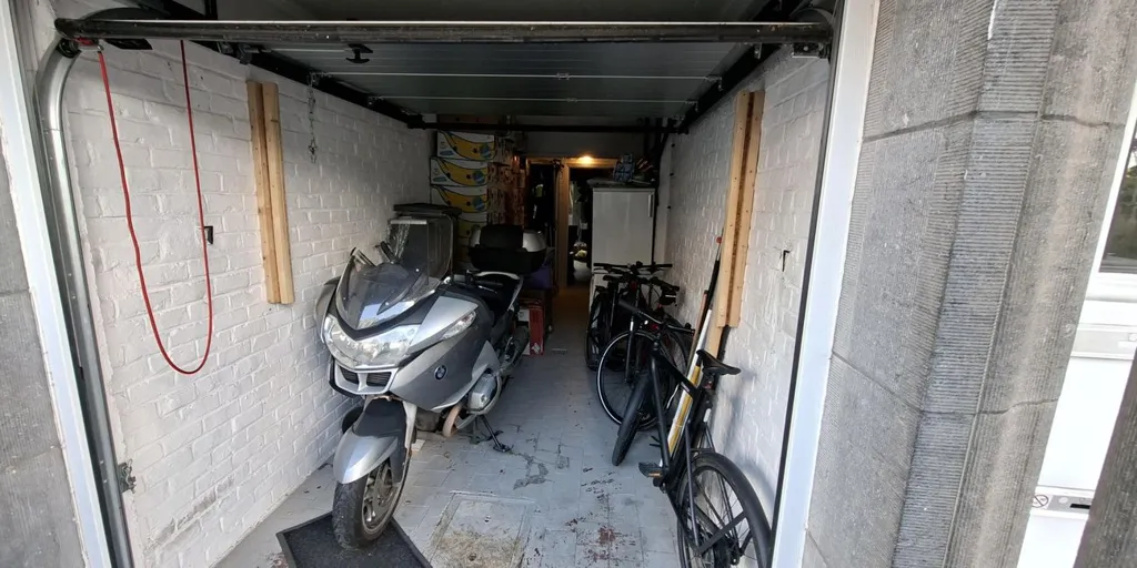 Garage - Apartment with Terrace in Jette