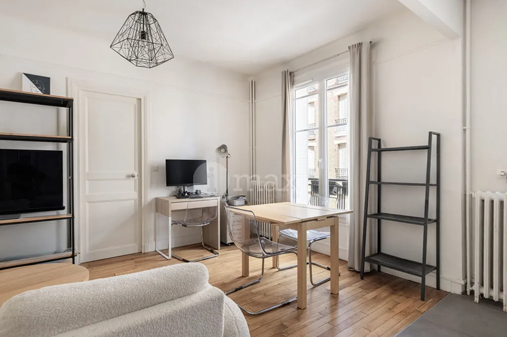 Elutuba - 2-Bedroom Apartment with Lift in Courbevoie
