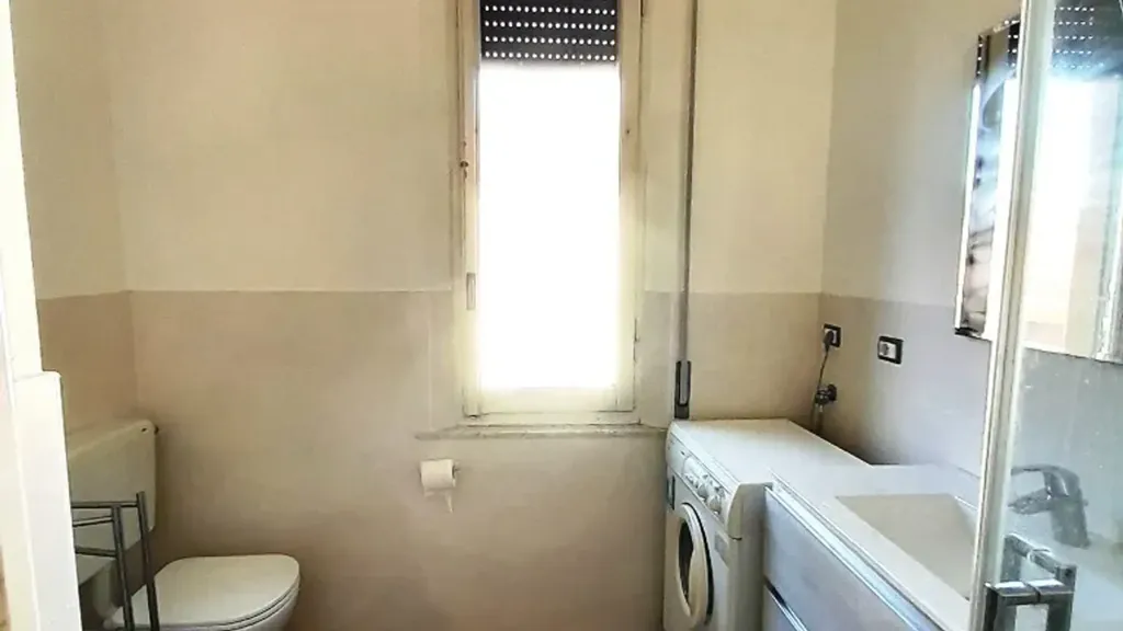 Salles de bain - Trilocale with Balcony in Parma