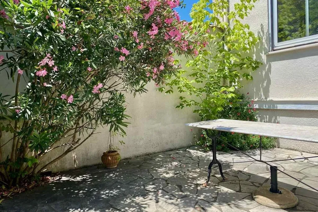 Terrass - Stone House with Patio in Saint Bruno