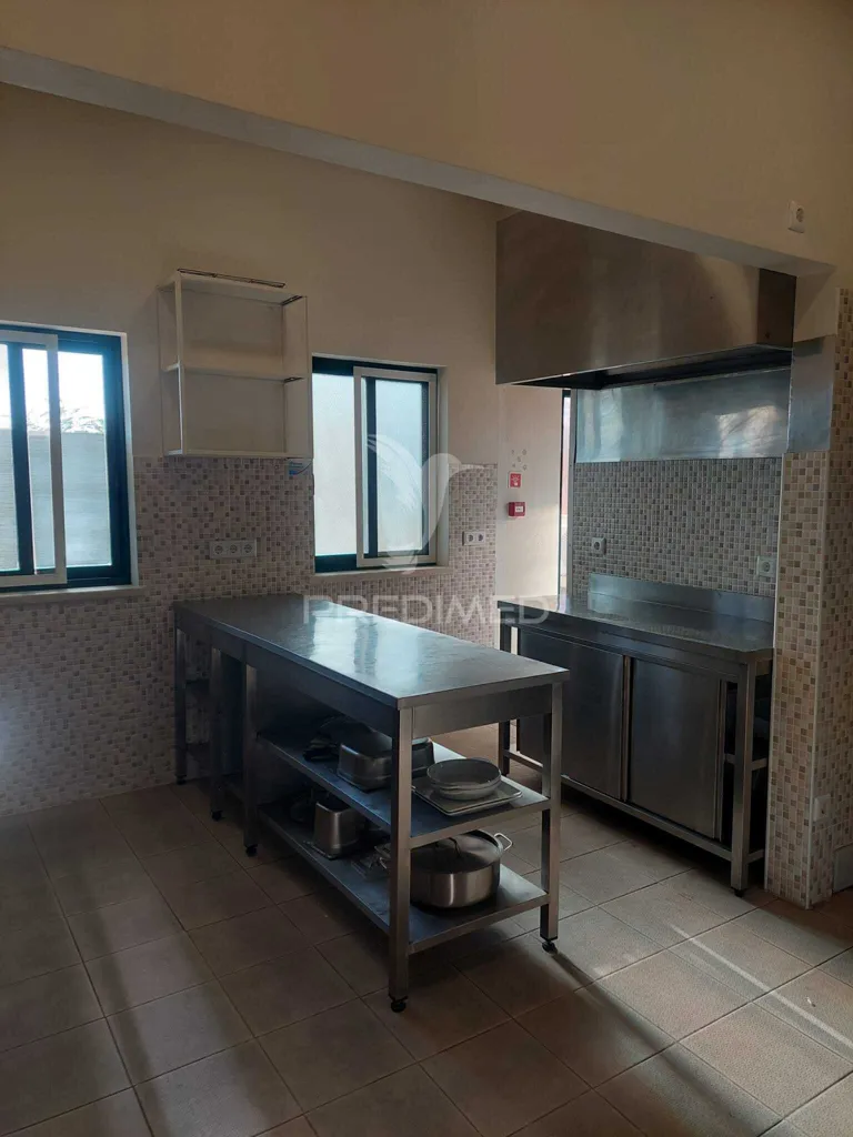 Cuisine - Commercial Space with Esplanada in Quarteira
