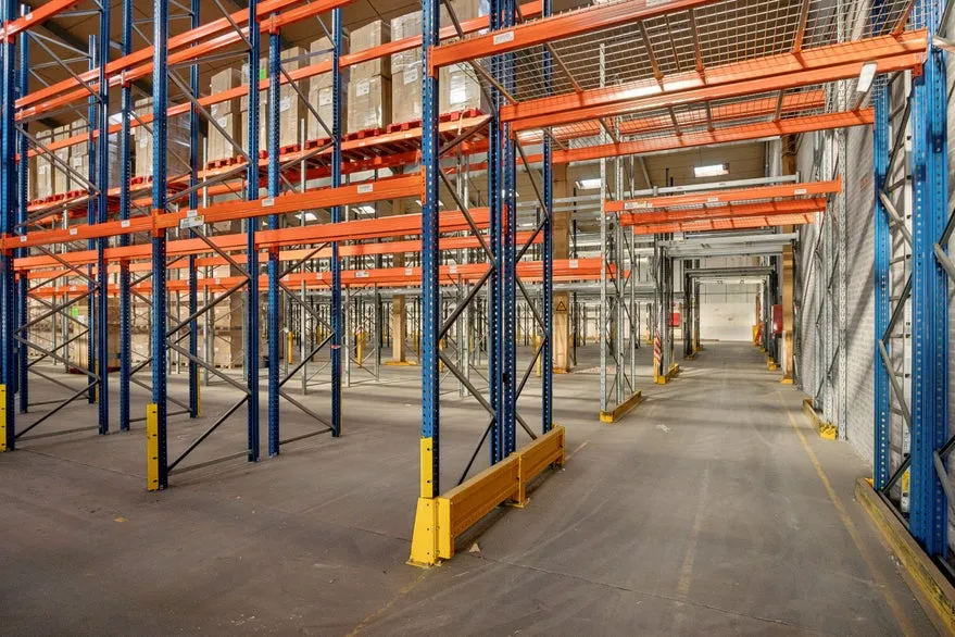 Toad - Warehouse with Level Access in Industrial Area