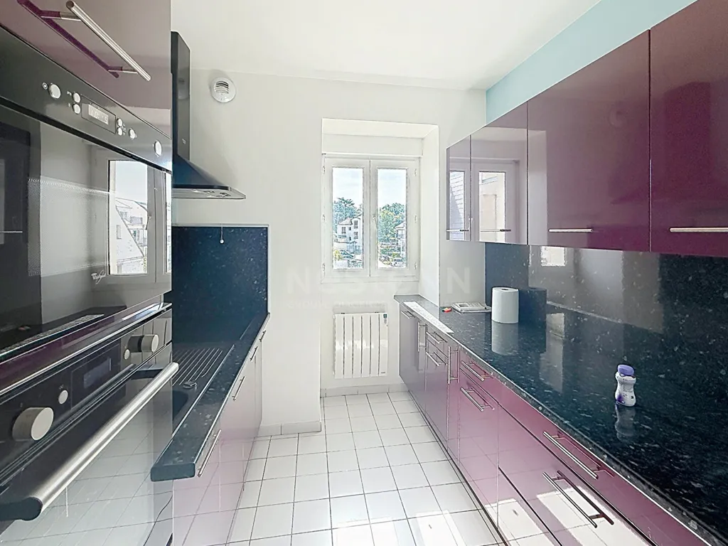 Köök - 2-Bedroom Apartment with Private Parking in Lamorlaye