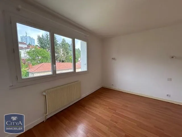 Toad - Spacious 5-Piece Apartment with Balcony in Périgueux
