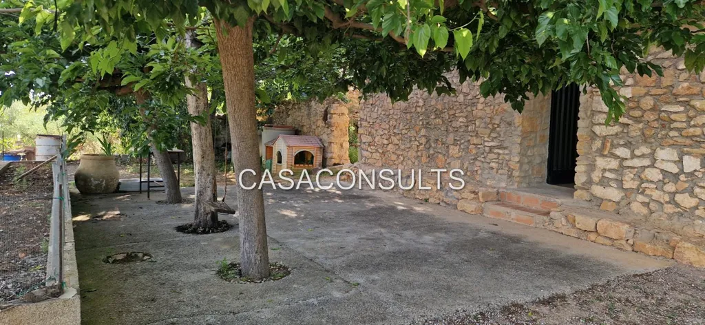 Aed - Semi-Renovated Chalet with Balcony in Vilafamés