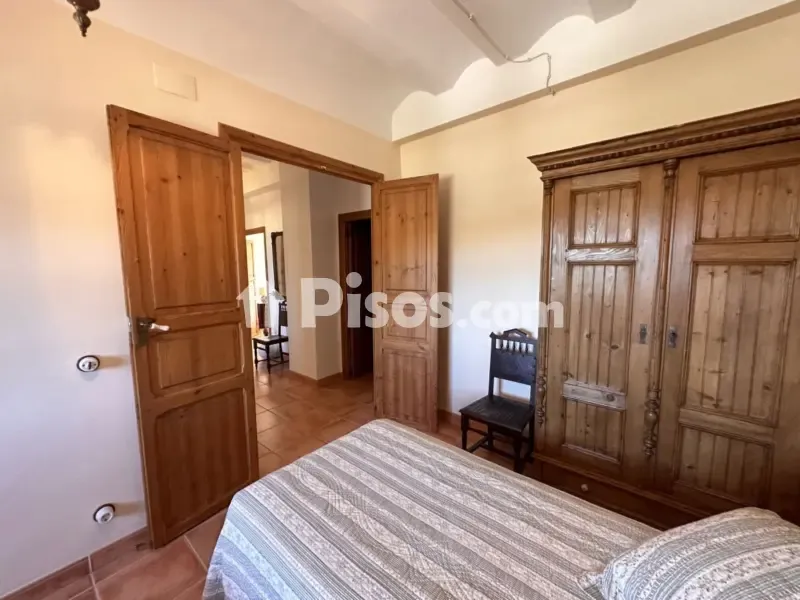 Chambres - Historic Finca with Vineyards in Requena