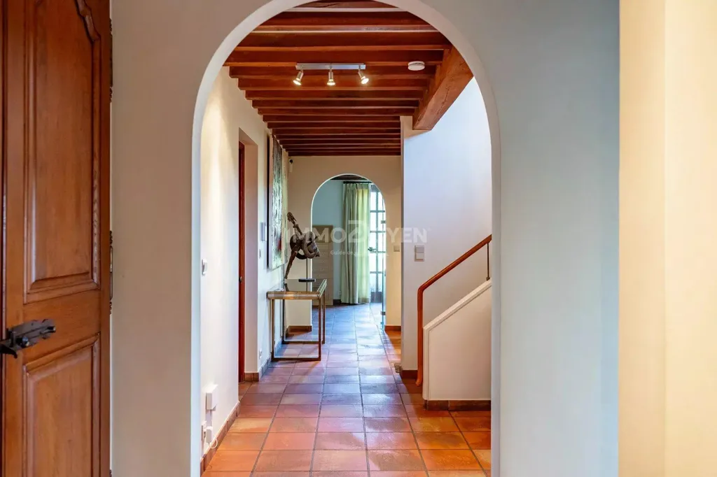 hallway_entrance