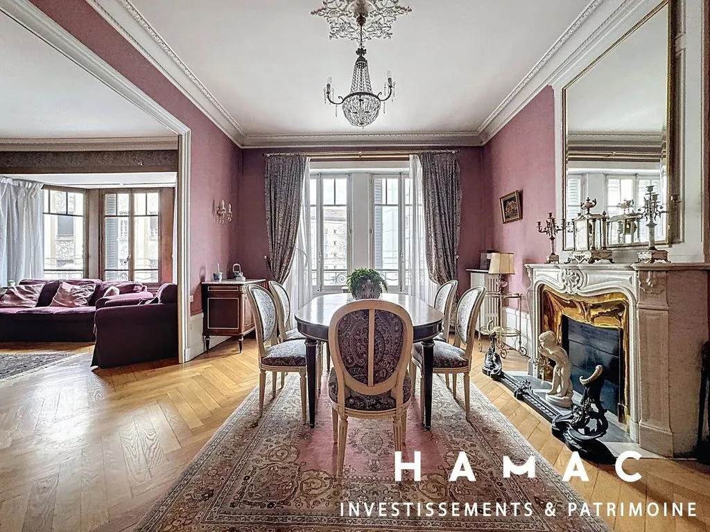 Elutuba - Art Deco Apartment with City View in Lyon