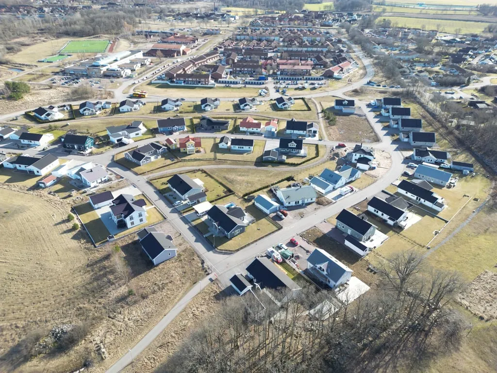 Õhuvaade - New Build Plot in Child-Friendly Smedby