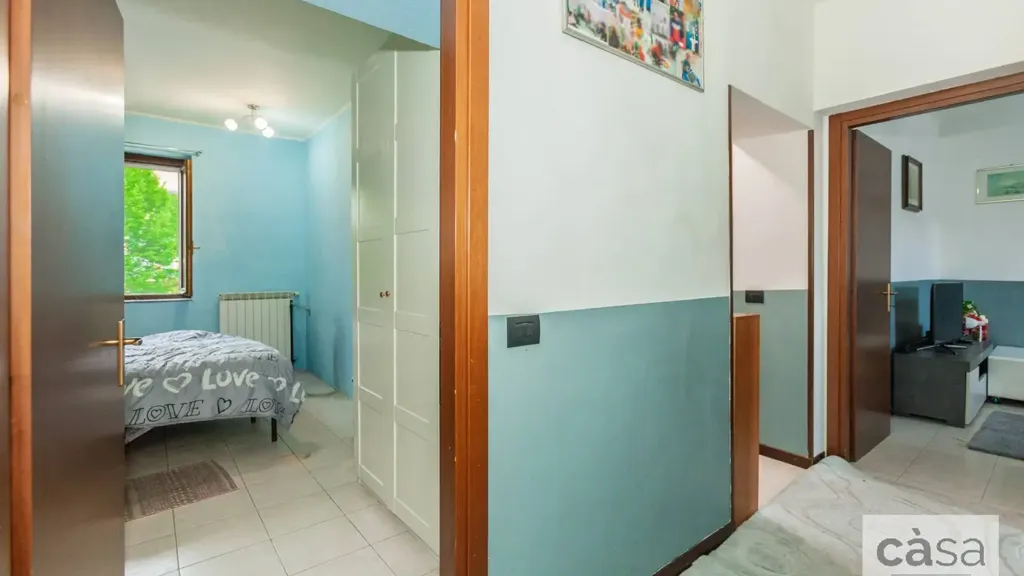 Chambres - Semi-detached Apartment with Balcony in Malnate