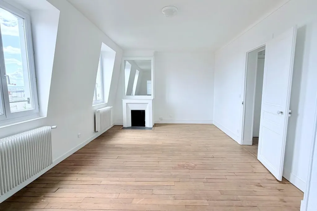 Pièces - Studio Rénové au Cœur de Montmartre